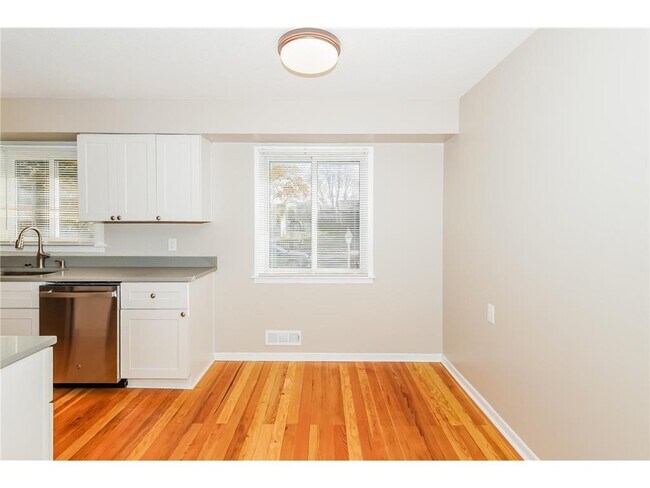 Foto del edificio - 896 Hopewell Ln
