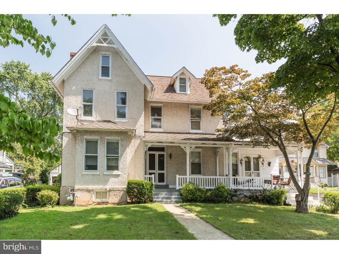 Primary Photo - 37 N Clinton St