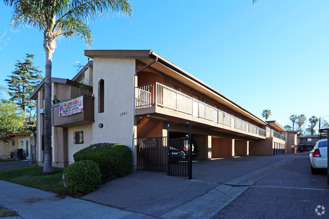 Building Photo - Villa Terrace