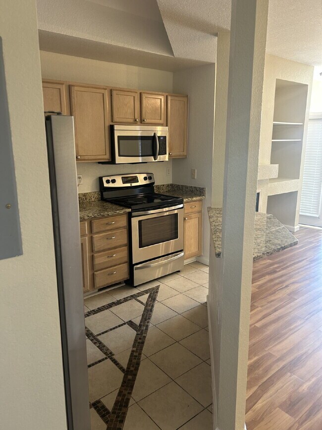 Foto del edificio - "Chic & Spacious 2-Bed, 2-Bath Condo with ...
