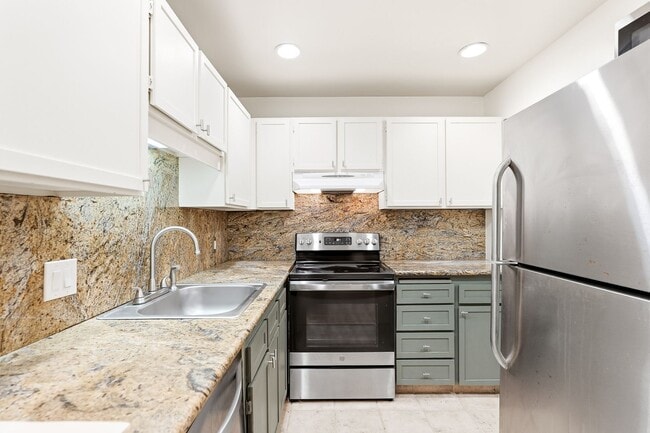 Photo - Desirable Lake Oswego Condo 1Bed/1Bath - Mt Park