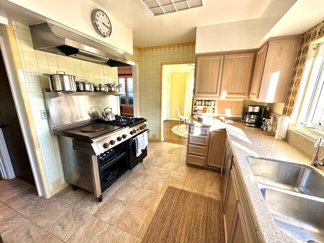 Kitchen - 3365 Ley Dr