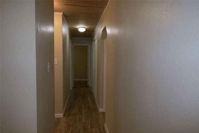 Foto del edificio - 20 White Oak Dr