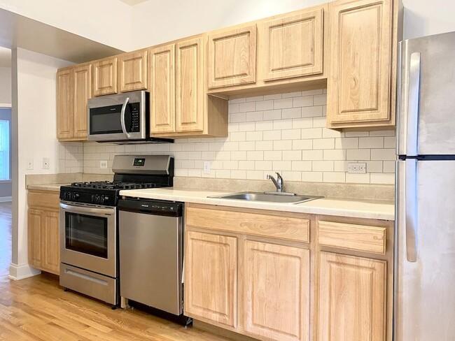 Building Photo - 2 bedroom in Chicago IL 60640