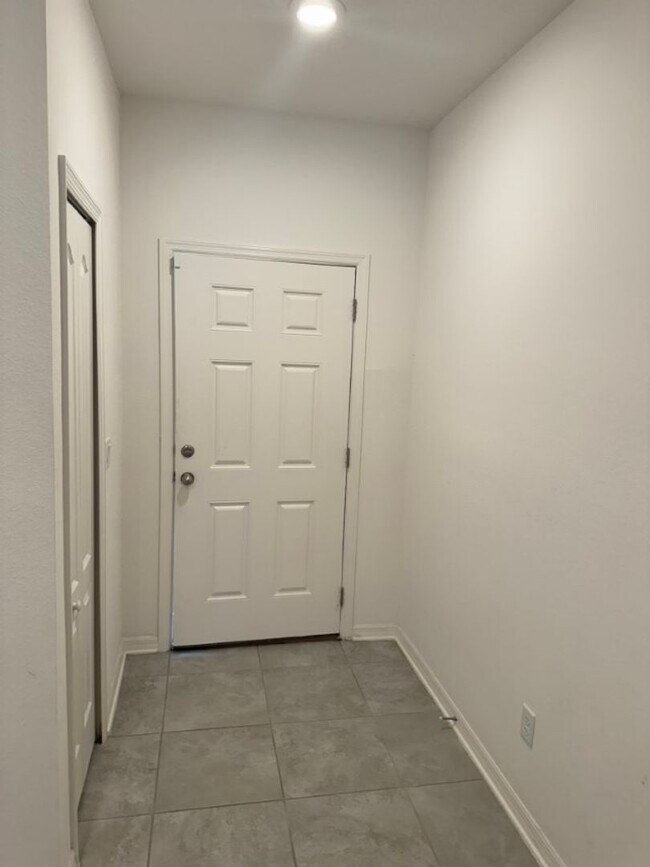 Foto del edificio - Home For Rent