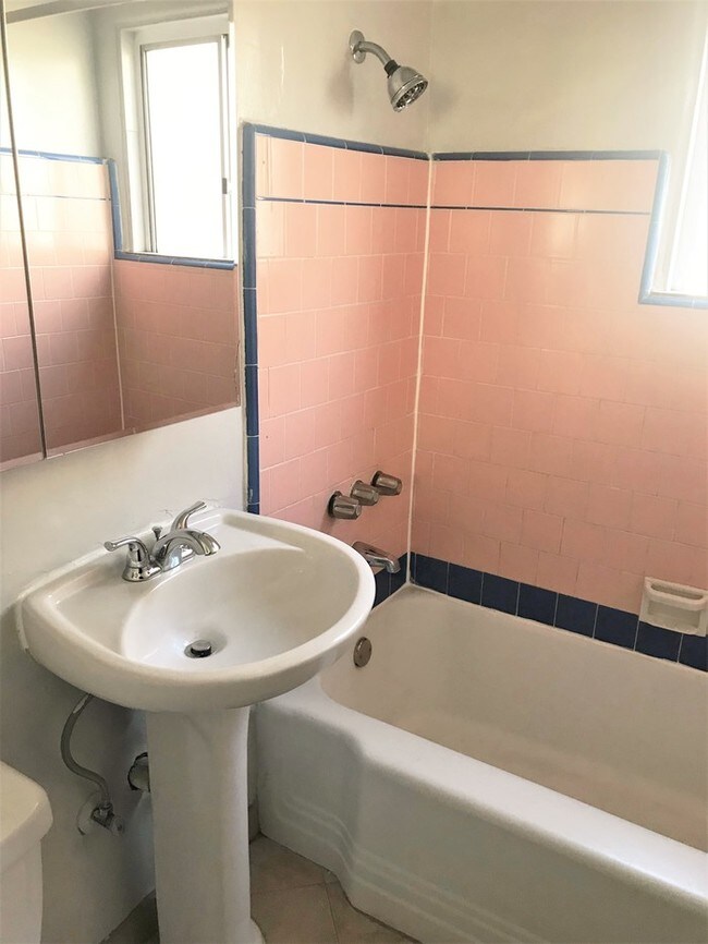 Building Photo - 2BD 1BA Available Now!!!!