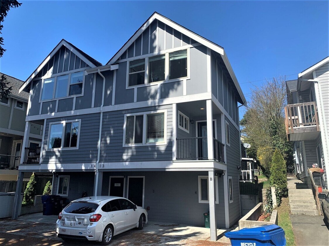 Primary Photo - Beautiful Licton Springs Townhome!