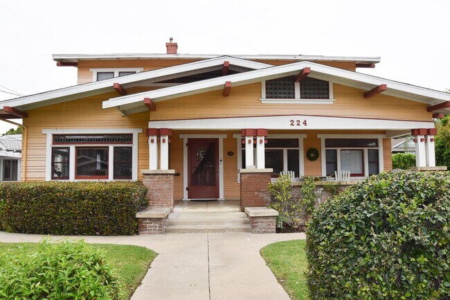 Building Photo - Olive (224) South