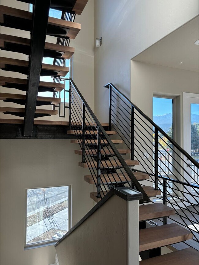 Foto del edificio - Luxurious Townhome
