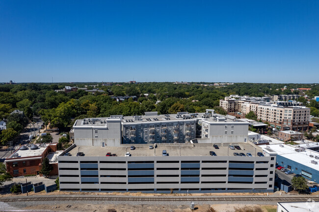 Foto del edificio - 222 Glenwood Ave