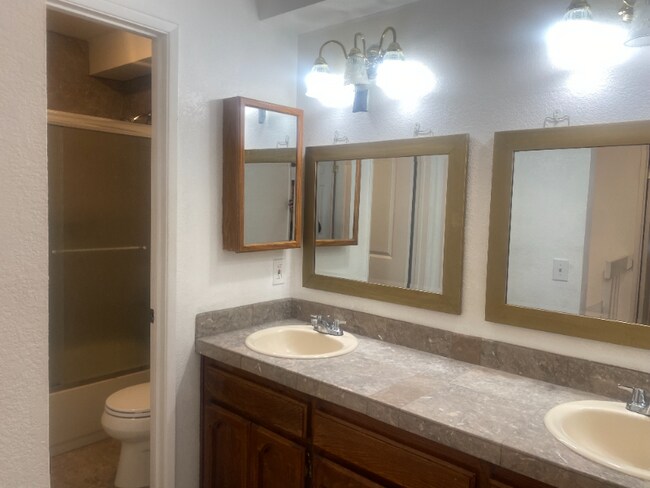 Foto del edificio - 390 E Madison Ave