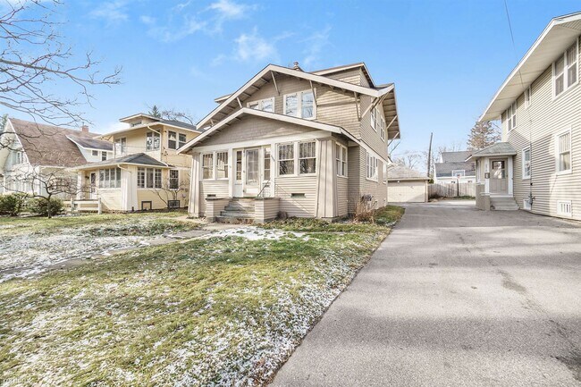 Foto del edificio - 2 br, 1 bath Duplex - 2322 Oakland Dr 2322...