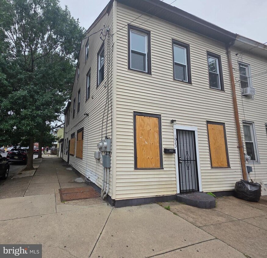 Foto principal - 1023 Chestnut Ave