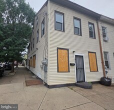 Building Photo - 1023 Chestnut Ave