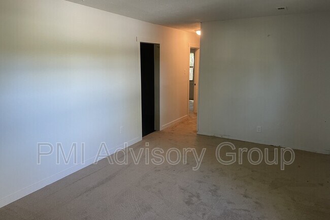 Foto del edificio - 3336 SE Girard St