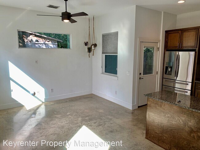 Foto del edificio - 2 br, 2.5 bath House - 802 Valdez St #B