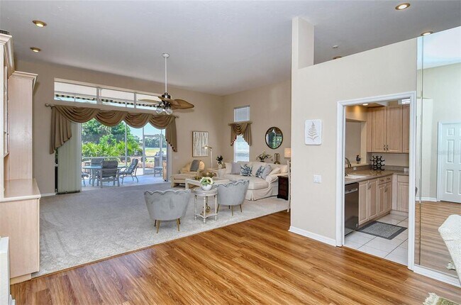 Foto del edificio - 8009 Hampton Ct