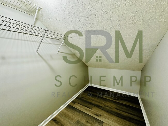 Foto del edificio - 1704 Rowan St