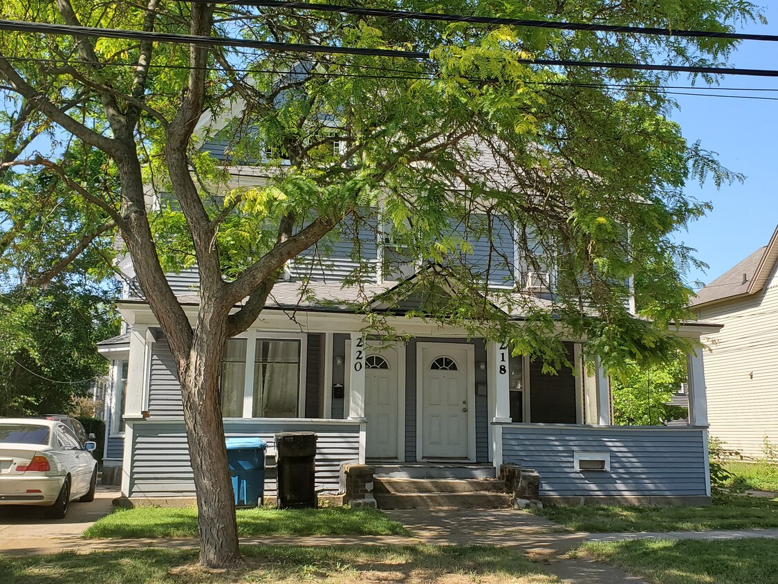Primary Photo - 220 Burr Oak St