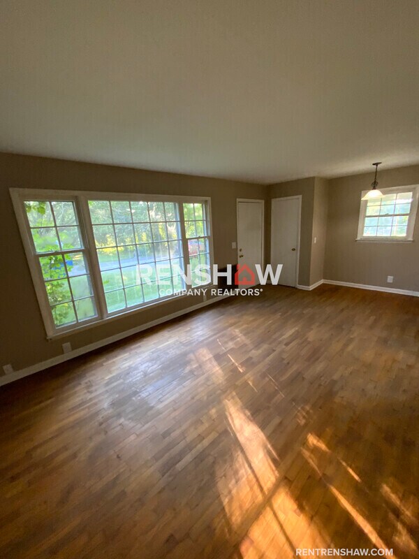 Building Photo - 691 Bridgeman St