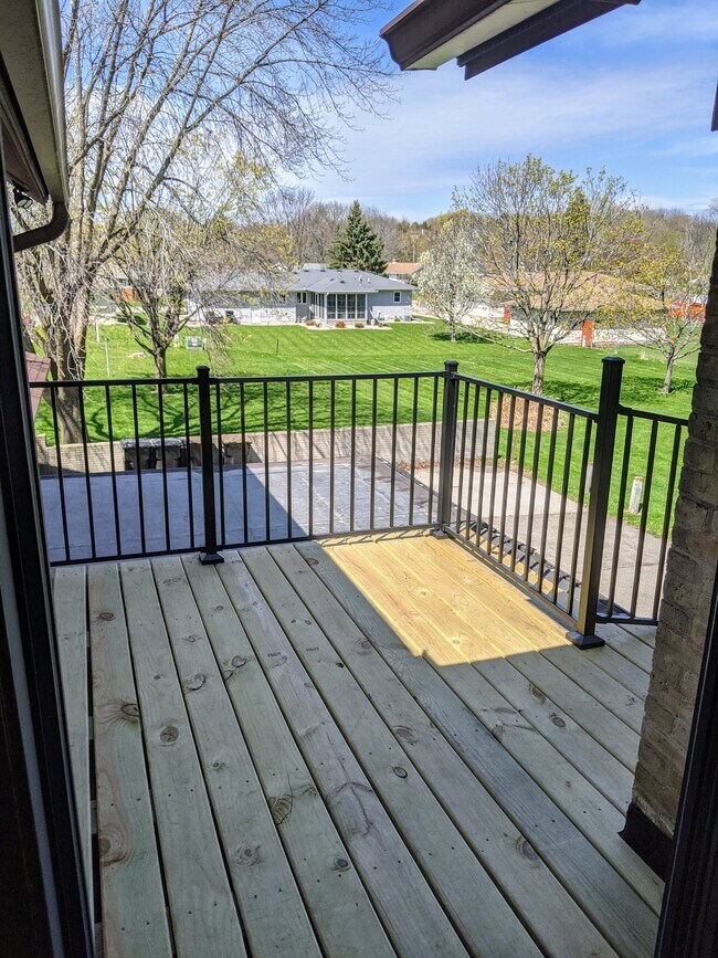 Fotografía del edificio - 128 S Main St