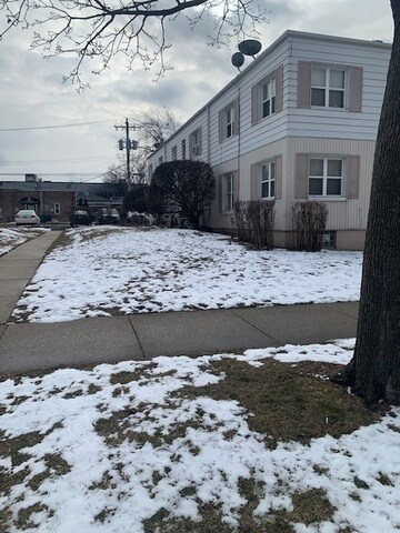 Foto del edificio - 2849 W Farragut Ave
