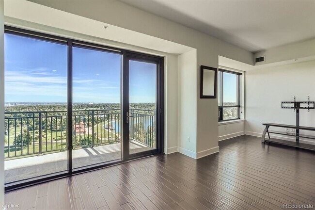 Foto del edificio - 1 br, 1 bath Condo - 2990 East 17th Avenue...