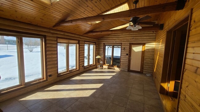 Building Photo - 43W951 Fox Hill Ct