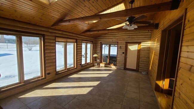 Foto del edificio - 43W951 Fox Hill Ct