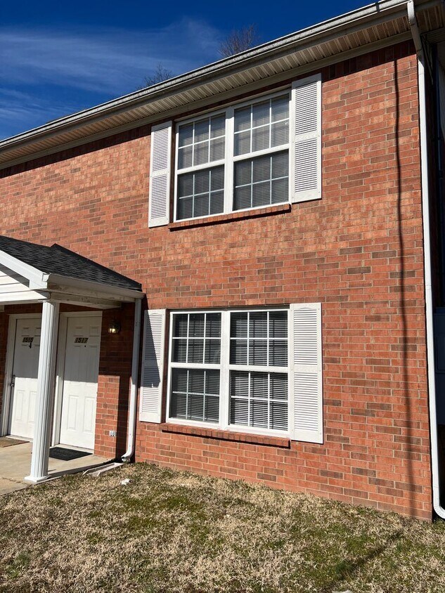 Primary Photo - 2 br, 2.5 bath House - 1517 Center Pointe Dr.