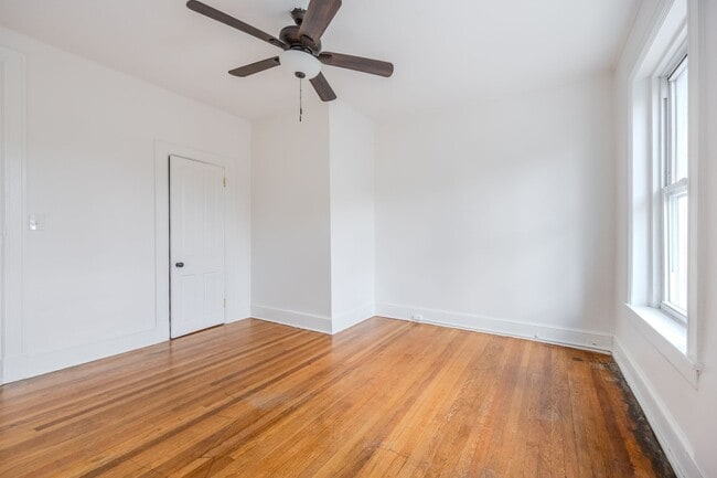 Building Photo - 823 W 36th Street