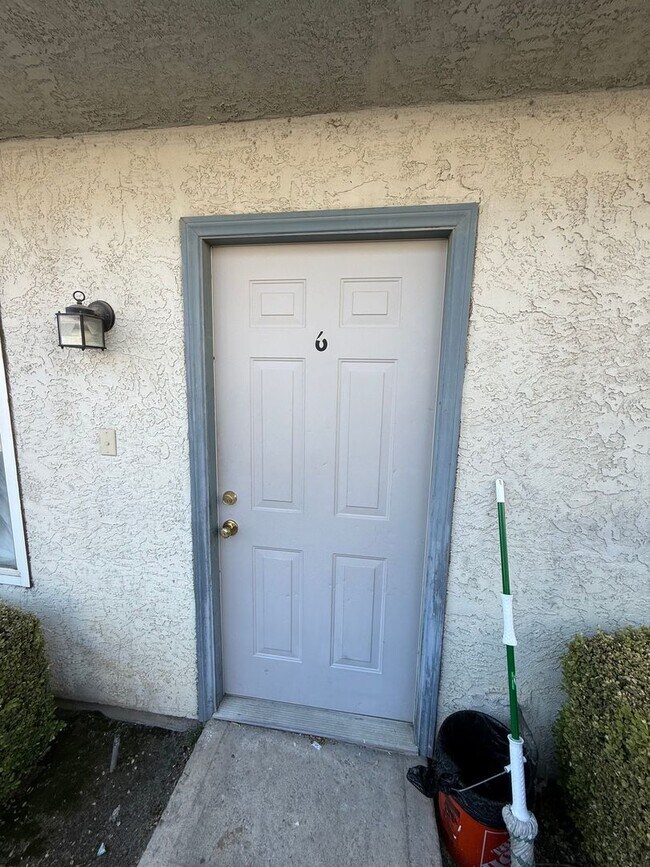 Building Photo - 128 White Ln