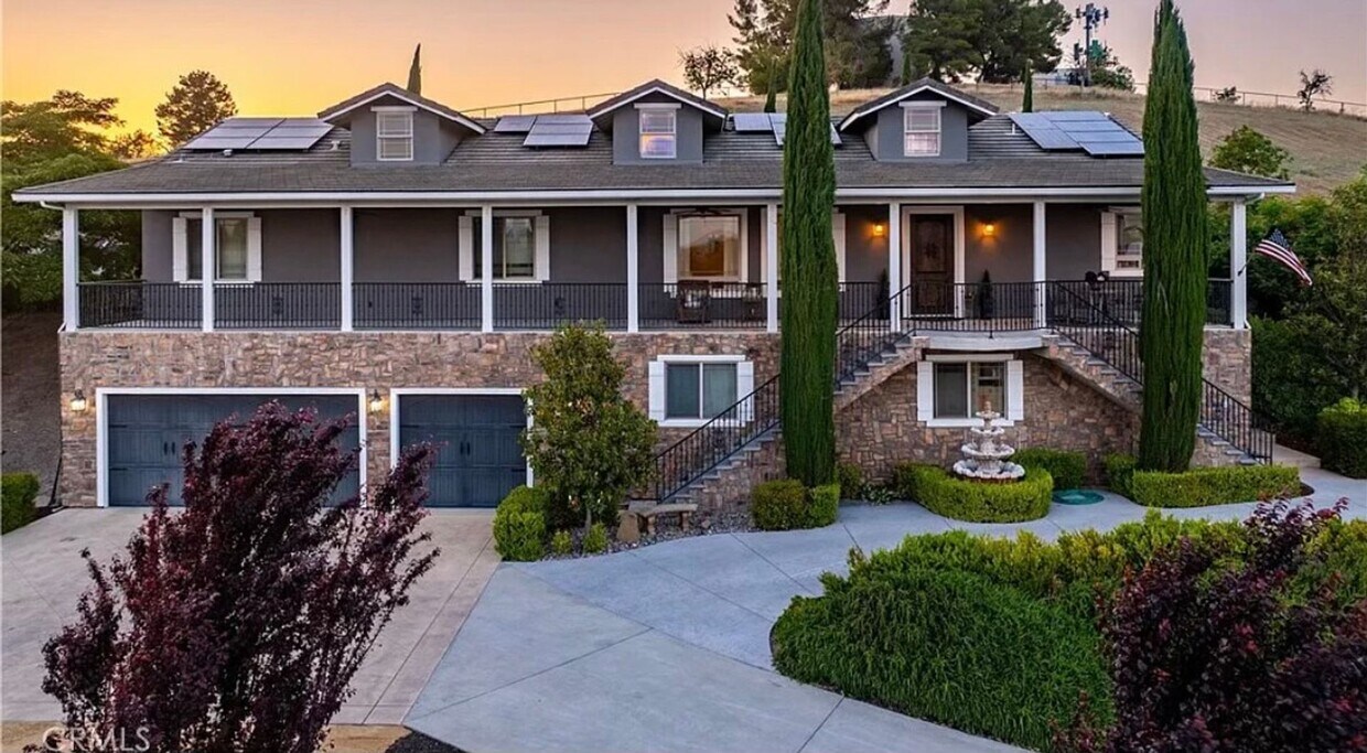 Foto principal - Custom Executive 4bd/3bath home on 2 acres...