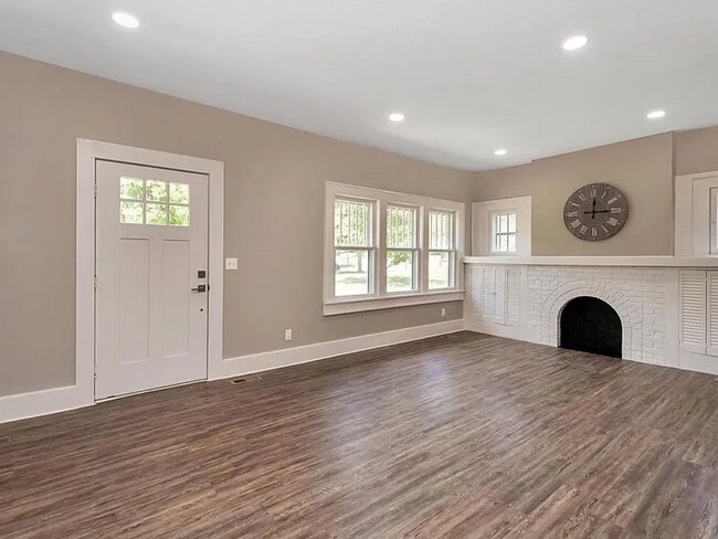 Foto del edificio - 3437 Country Club Pl