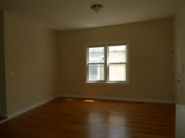 Building Photo - 2519 N Marshfield Ave
