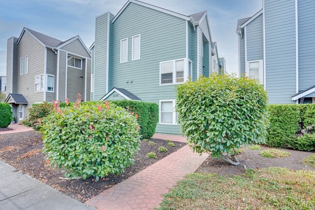 Building Photo - 1209 NW 85th St #205 Seattle, WA 98117 $2,...