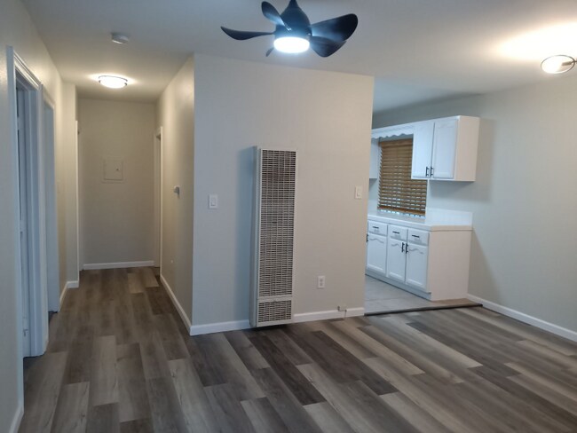 Foto del edificio - 8938 Orchard Ave