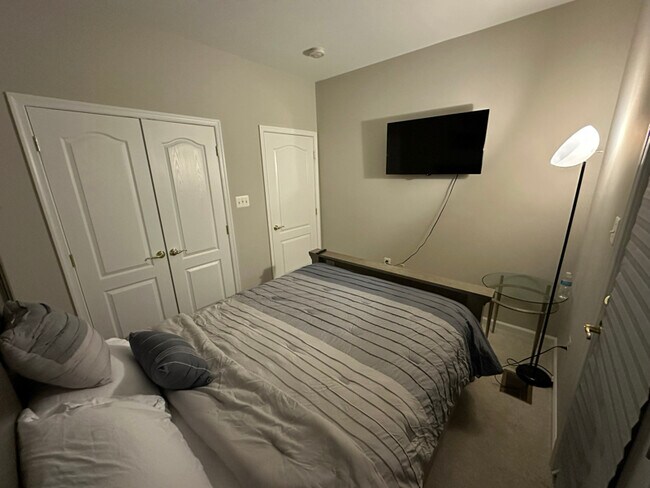 Foto del edificio - 7121 Little Thames Drive