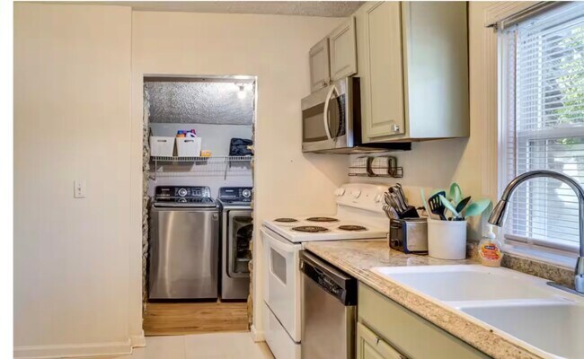 Foto del edificio - 524 Green Ln