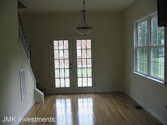 Building Photo - 3 br, 2.5 bath House - 204 N. Virginia Ave