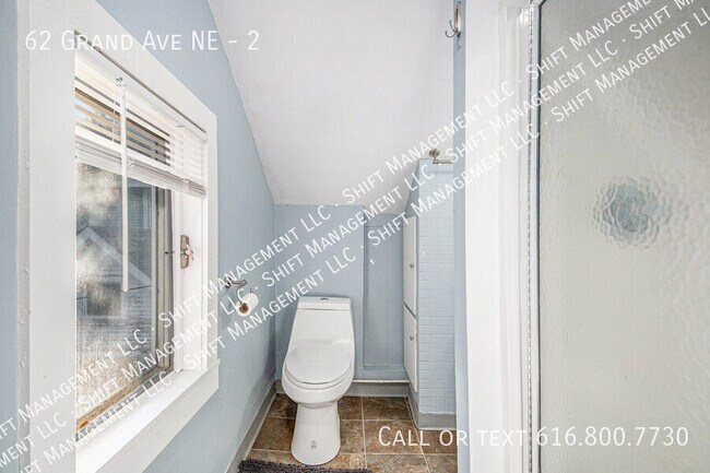 Building Photo - 62 Grand Ave NE