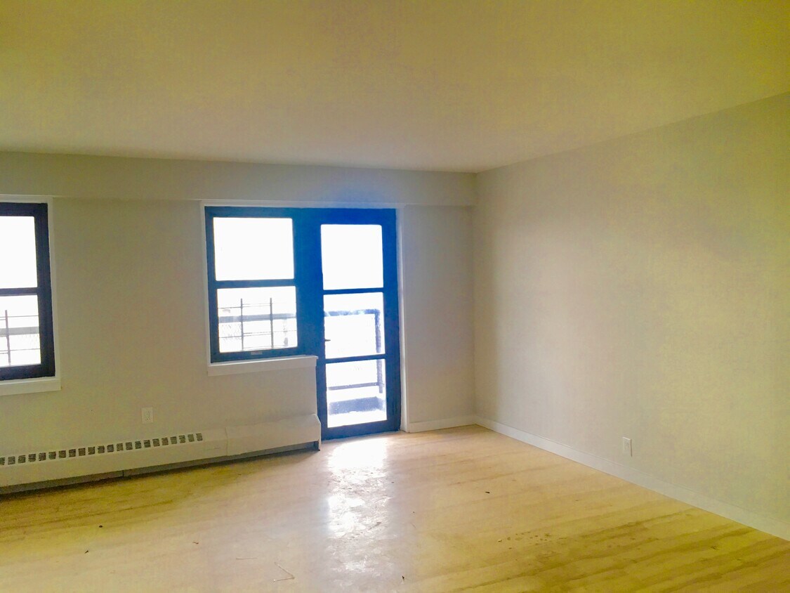 Building Photo - 1370 St Nicholas Ave