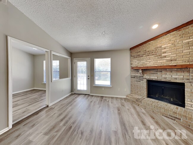 Foto del edificio - 5460 Running Creek Ln