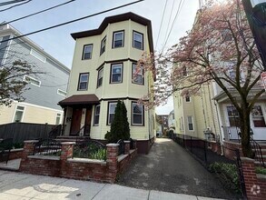 Building Photo - 9 Rossmore St