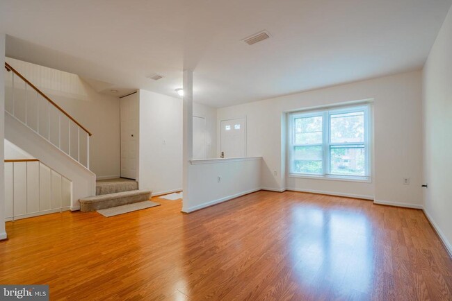 Building Photo - 14167 Royal Oak Ln