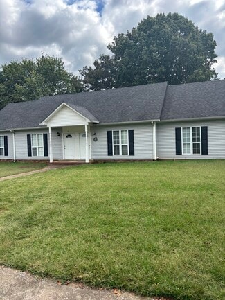 Building Photo - 1611 Briarwood Dr