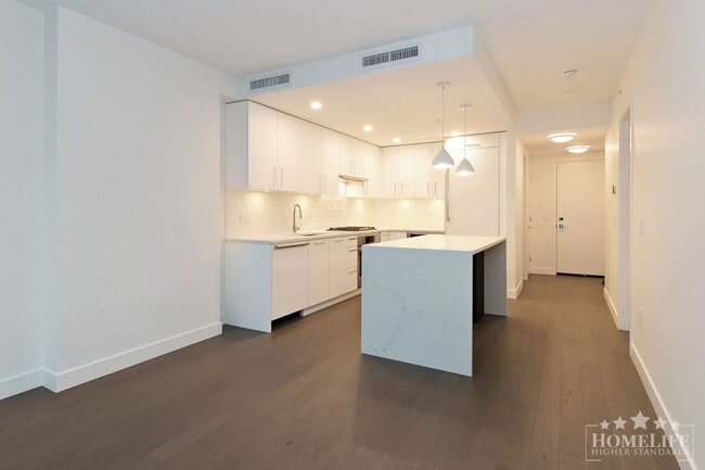 Building Photo - 1 - Bed + 1 - Bath + 1 Den Condo for Rent ...