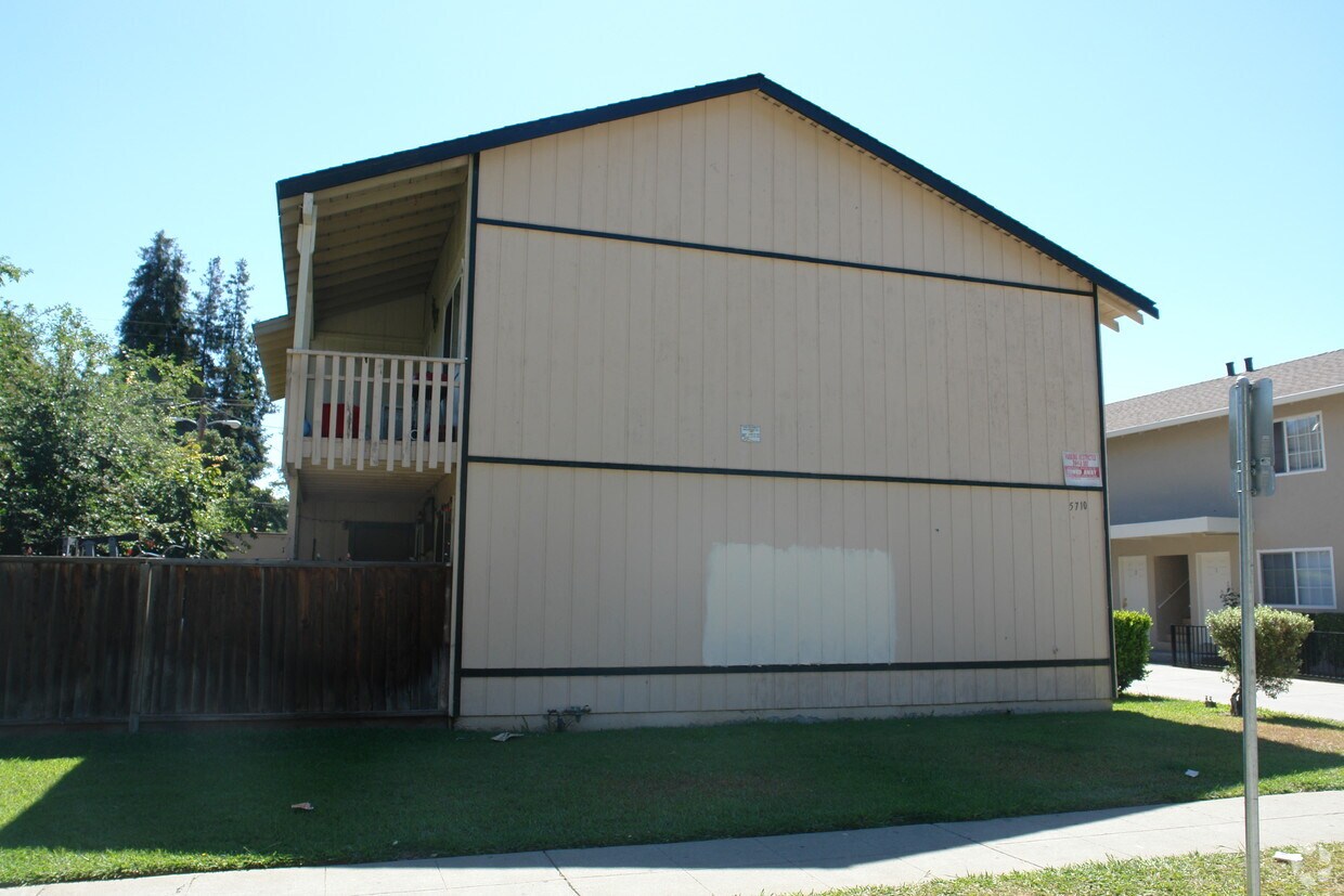 Building Photo - 5710 Tucson Dr