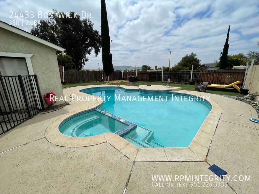 Primary Photo - THREE BEDROOM TWO BATHROOM HOME WITH POOL.
