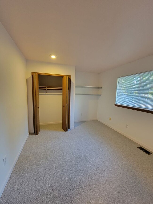 Building Photo - Newer 2 story 1761 sq ft 3 bedroom, 2 1/2 bath home with 2 car garage